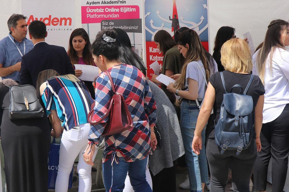  Aydem Attends the 7th Human Resources and Employment Fair held by Denizli İŞKUR 