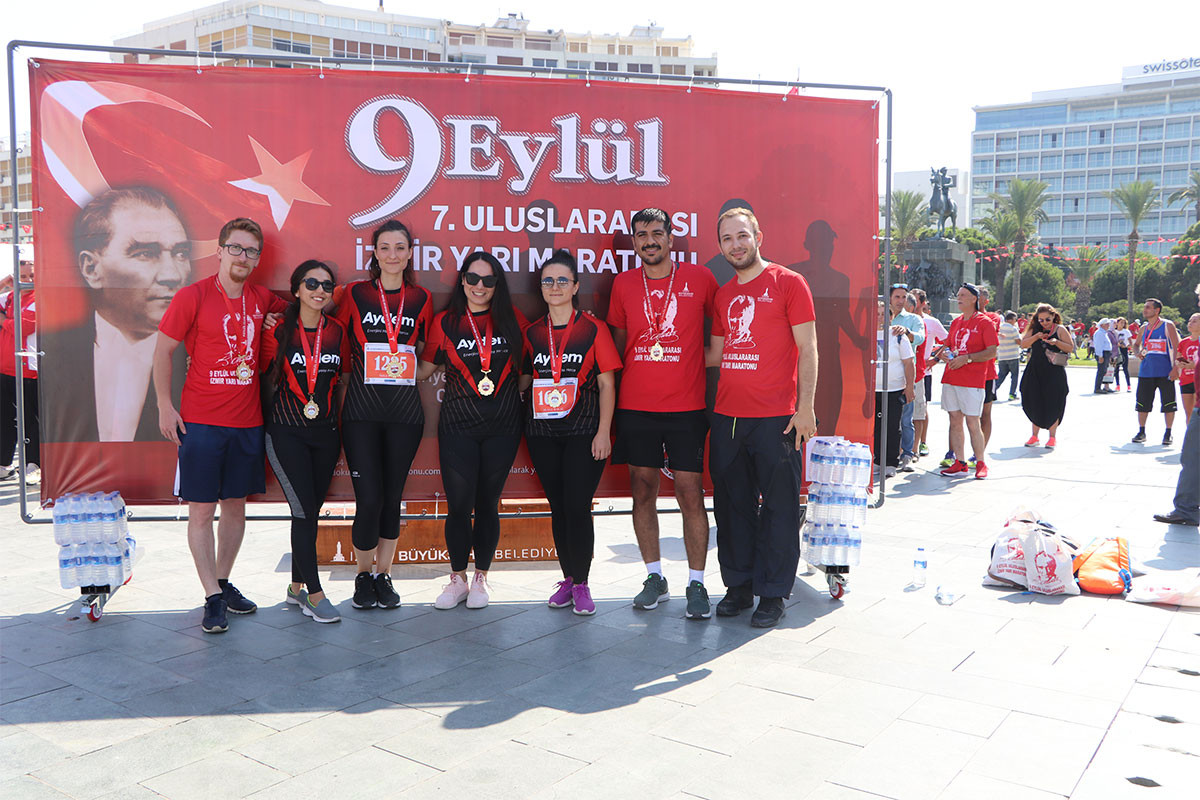 9 Eylül 7. Uluslararası İzmir Yarı Maratonunda Koştuk! 9 Eylül 7. Uluslararası İzmir Yarı Maratonunda Koştuk!